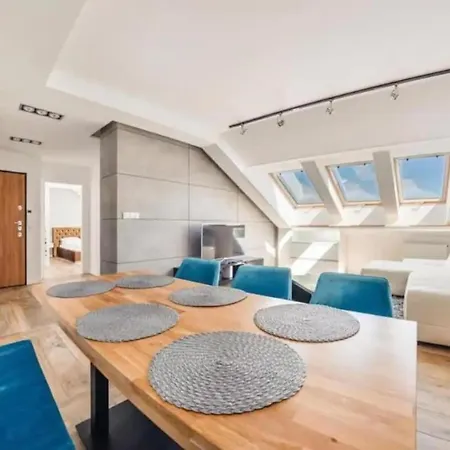- One Bedroom With Balcony - Center - Sb12 *